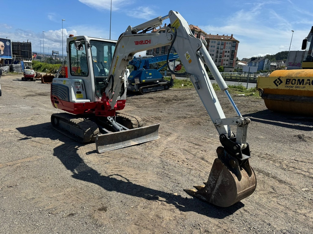 TAKEUCHI TB235