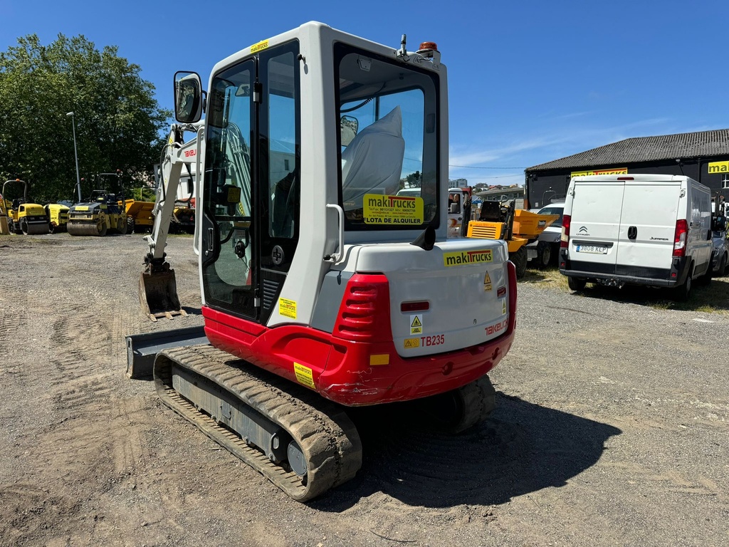 TAKEUCHI TB235