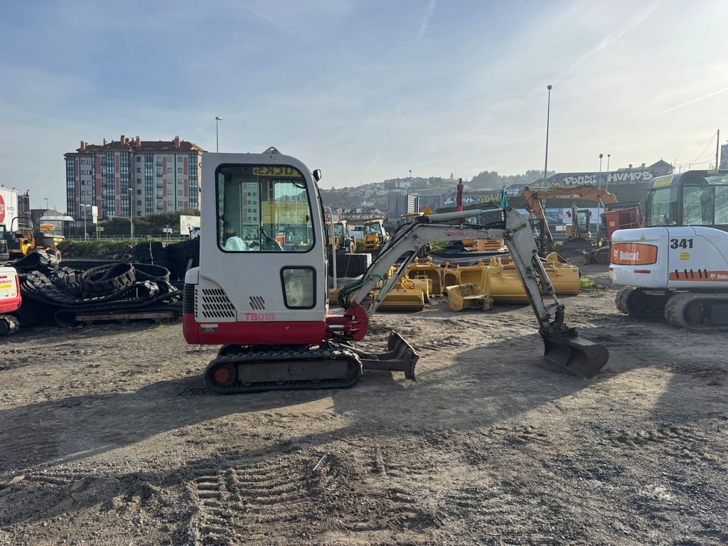 Takeuchi tb016