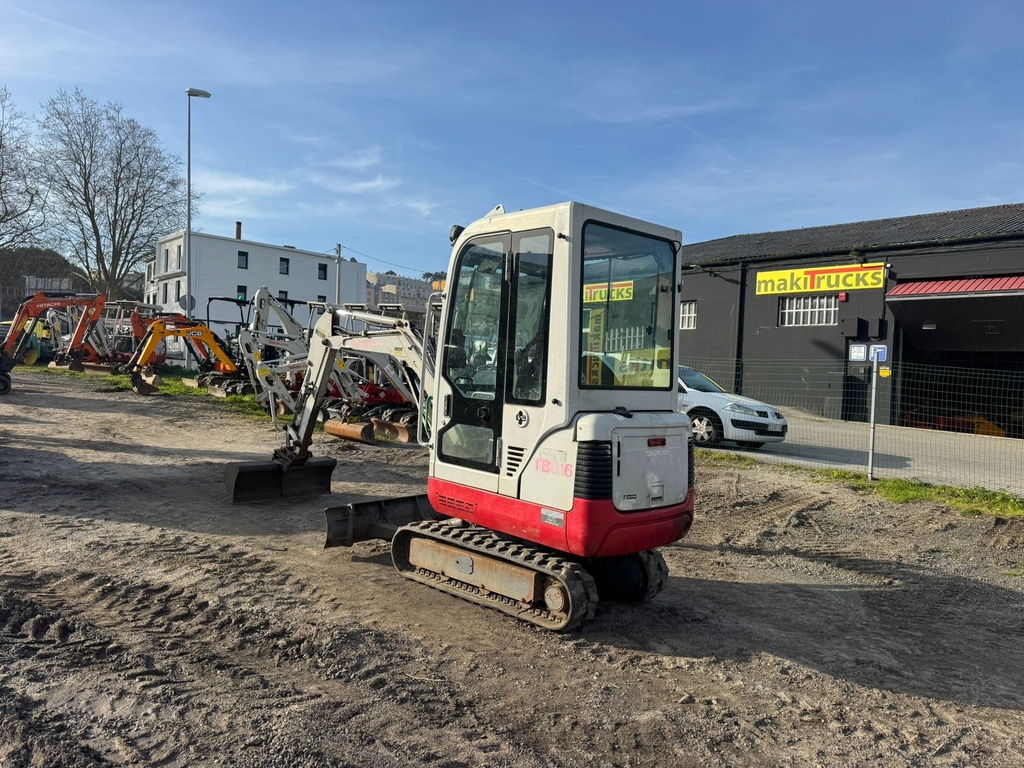 Takeuchi tb016