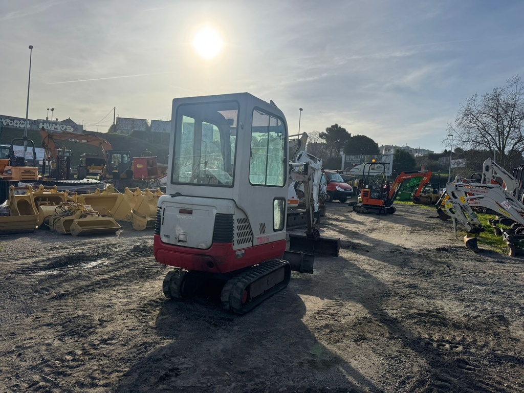 Takeuchi tb016