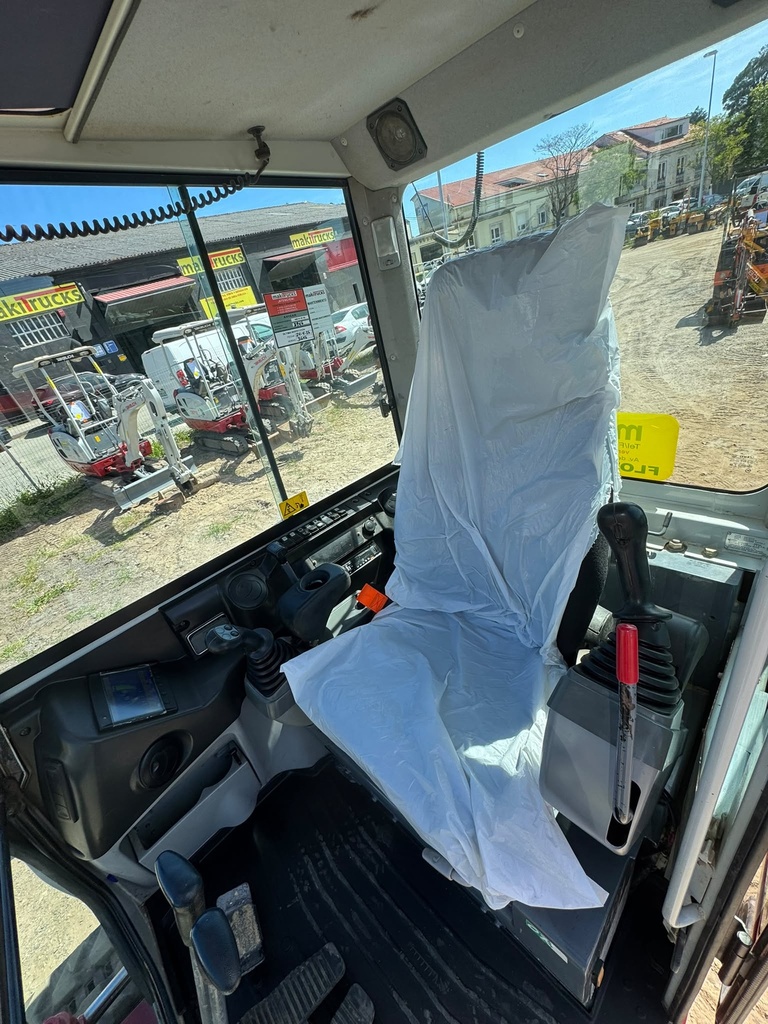 TAKEUCHI TB230