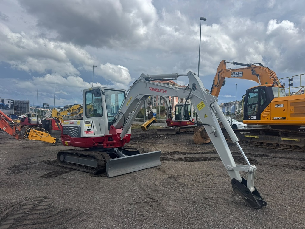 TAKEUCHI TB250