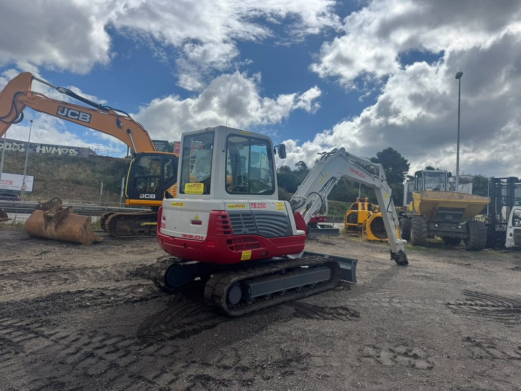 TAKEUCHI TB250