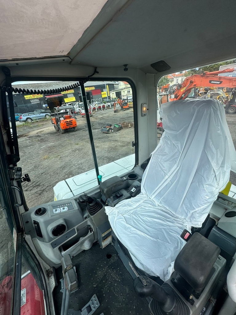 TAKEUCHI TB250
