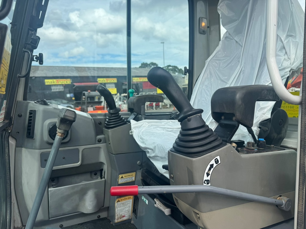 TAKEUCHI TB250