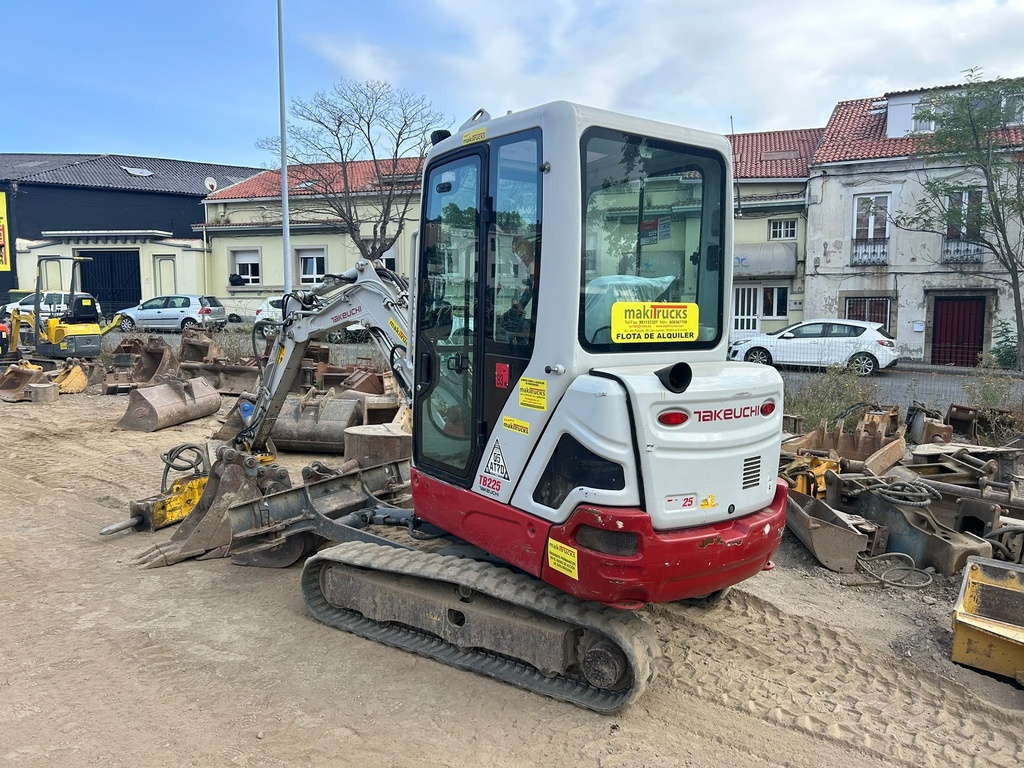 TAKEUCHI TB225