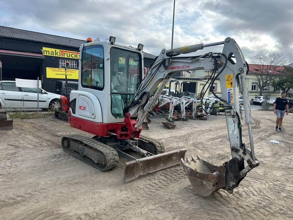 TAKEUCHI TB225
