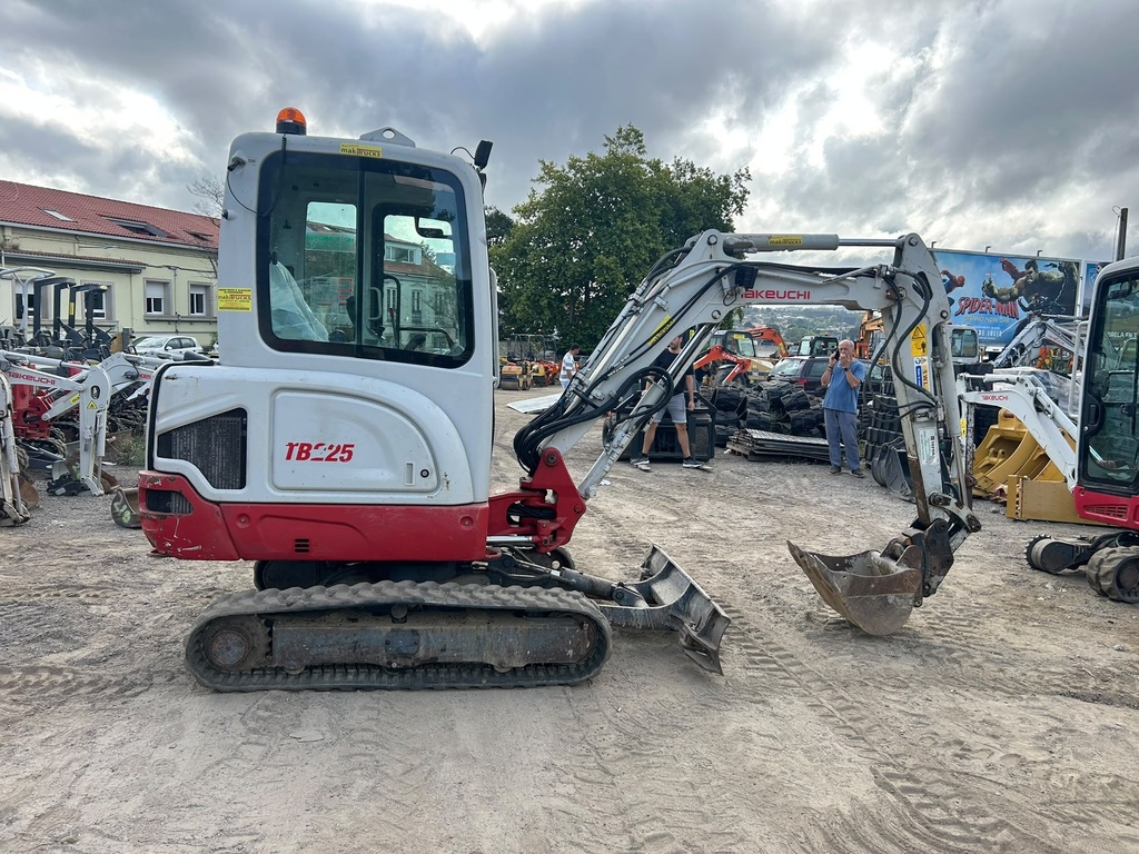 TAKEUCHI TB225