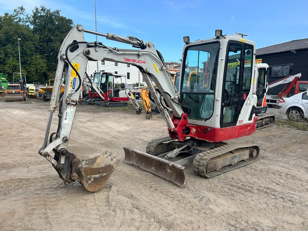 TAKEUCHI TB225