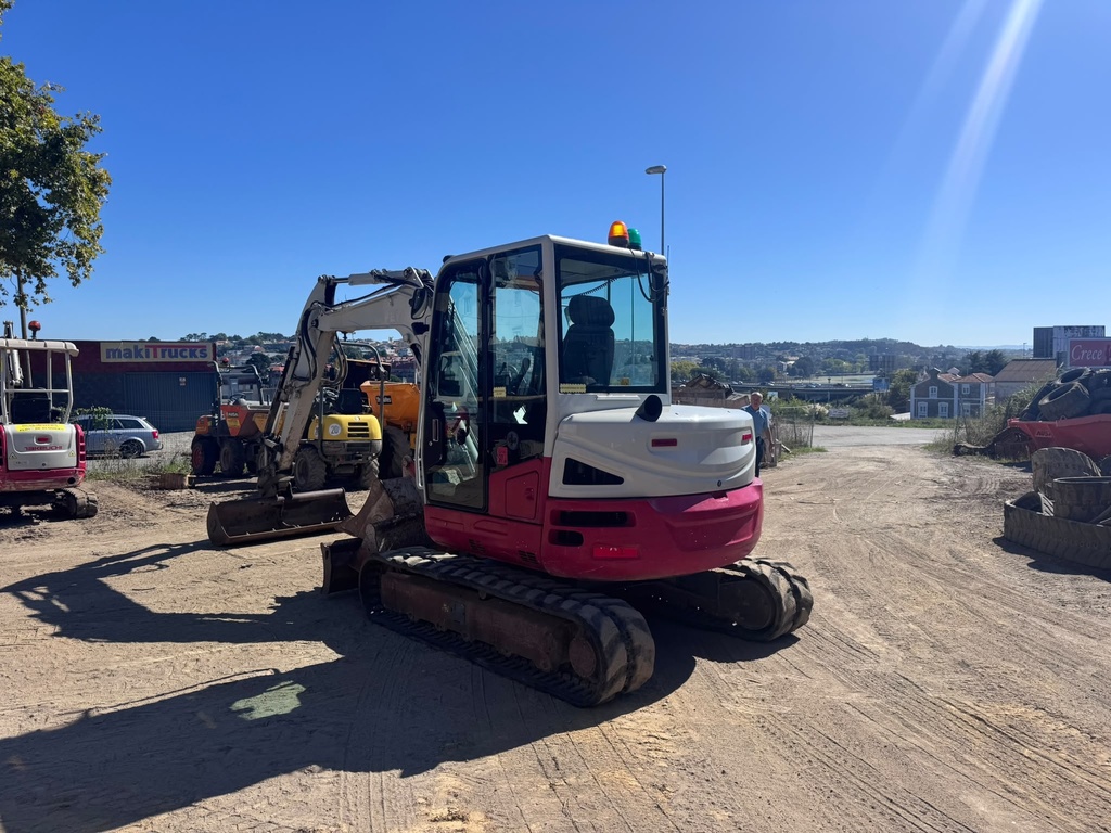 TAKEUCHI TB260