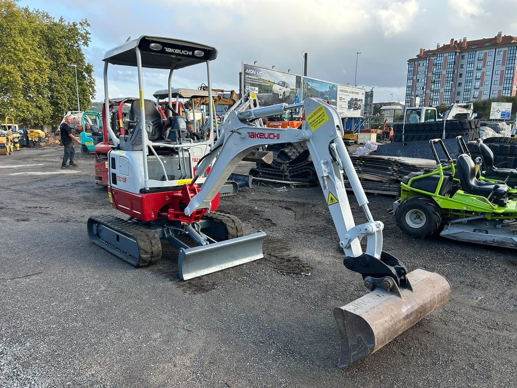 TAKEUCHI TB15 R