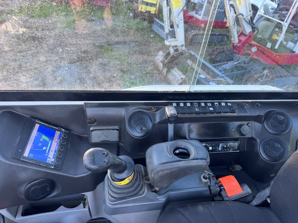 TAKEUCHI TB230
