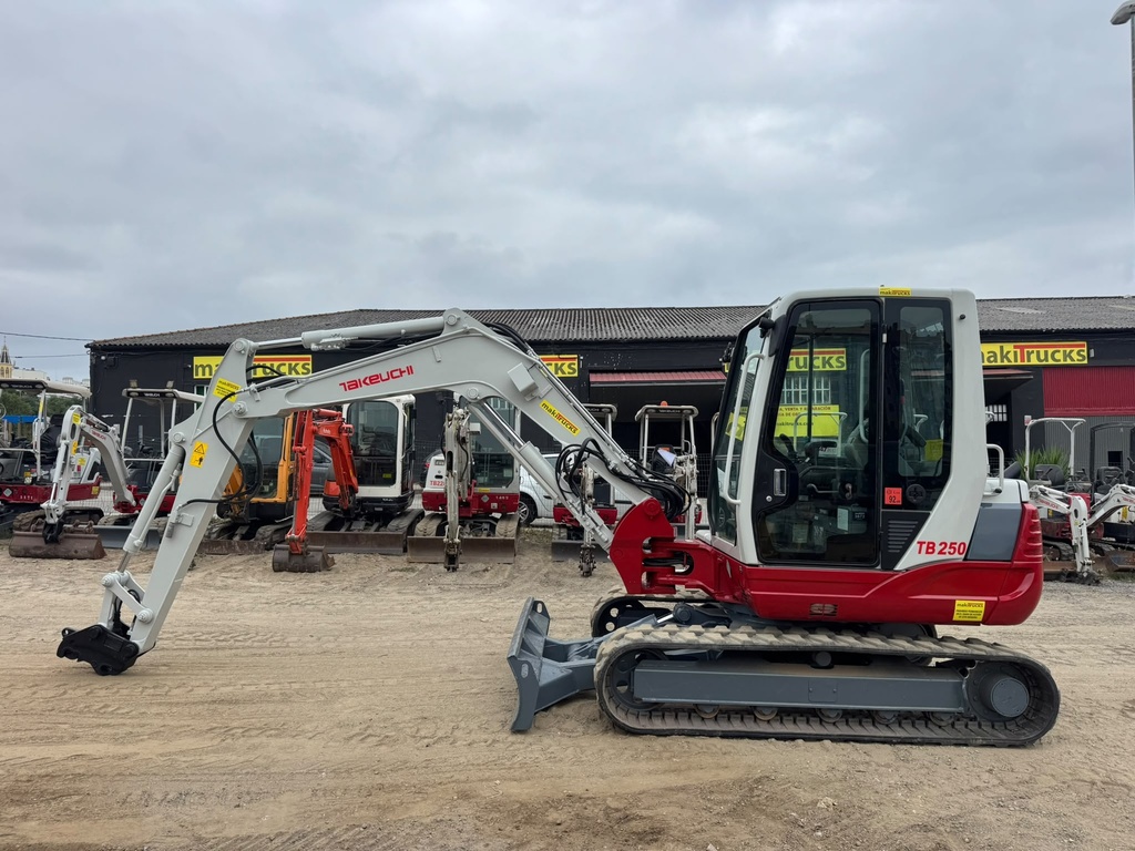 TAKEUCHI TB250