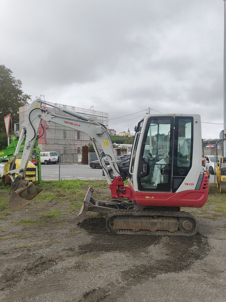 TAKEUCHI TB228