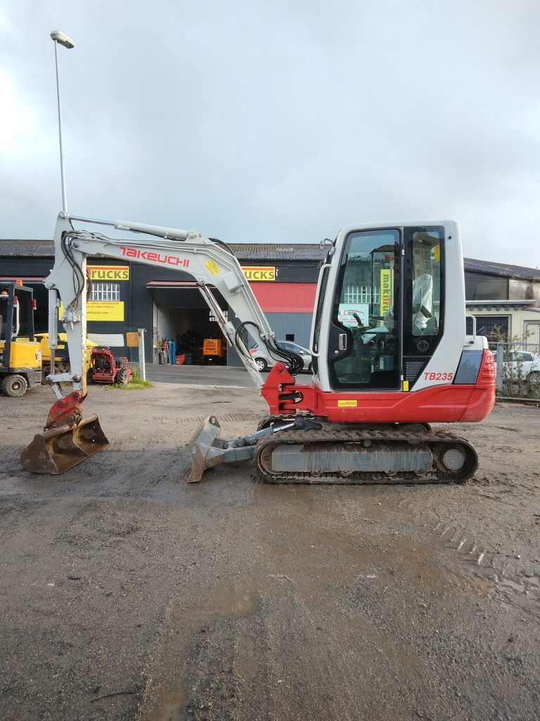 TAKEUCHI TB235