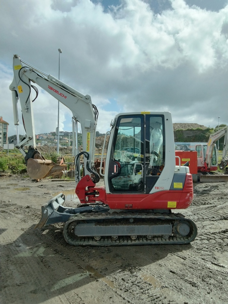 TAKEUCHI TB250